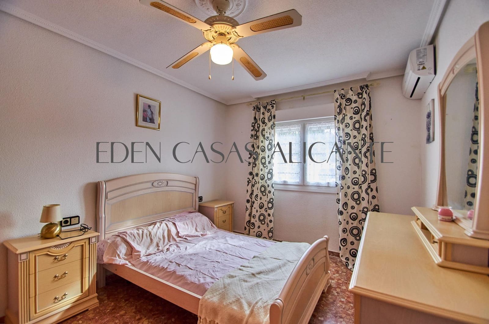 4 bedroom Villa for sale in Busot with pool garage - € 395,000 (Ref: 9551882)