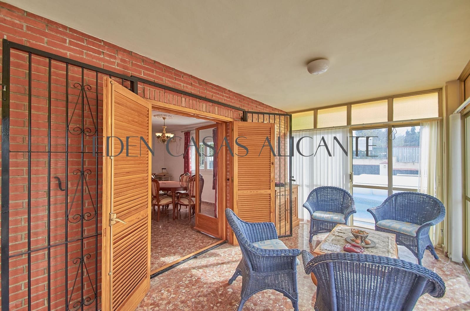 4 bedroom Villa for sale in Busot with pool garage - € 395,000 (Ref: 9551882)