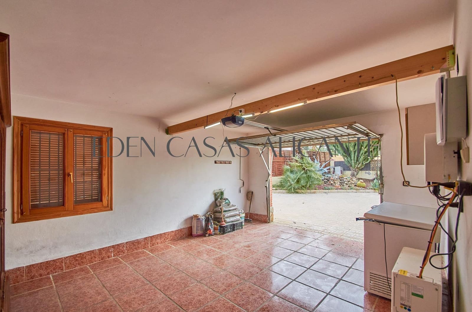 4 bedroom Villa for sale in Busot with pool garage - € 395,000 (Ref: 9551882)