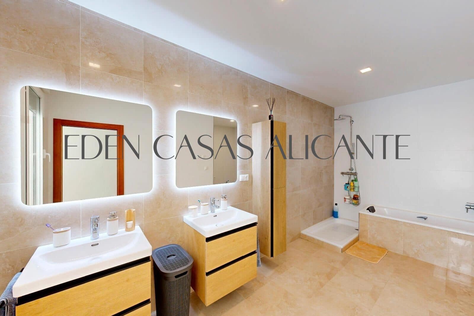 5 sypialnia Willa na sprzedaż w Muchamiel / Mutxamel z basenem garażem - 695 000 € (Ref: 9619479)