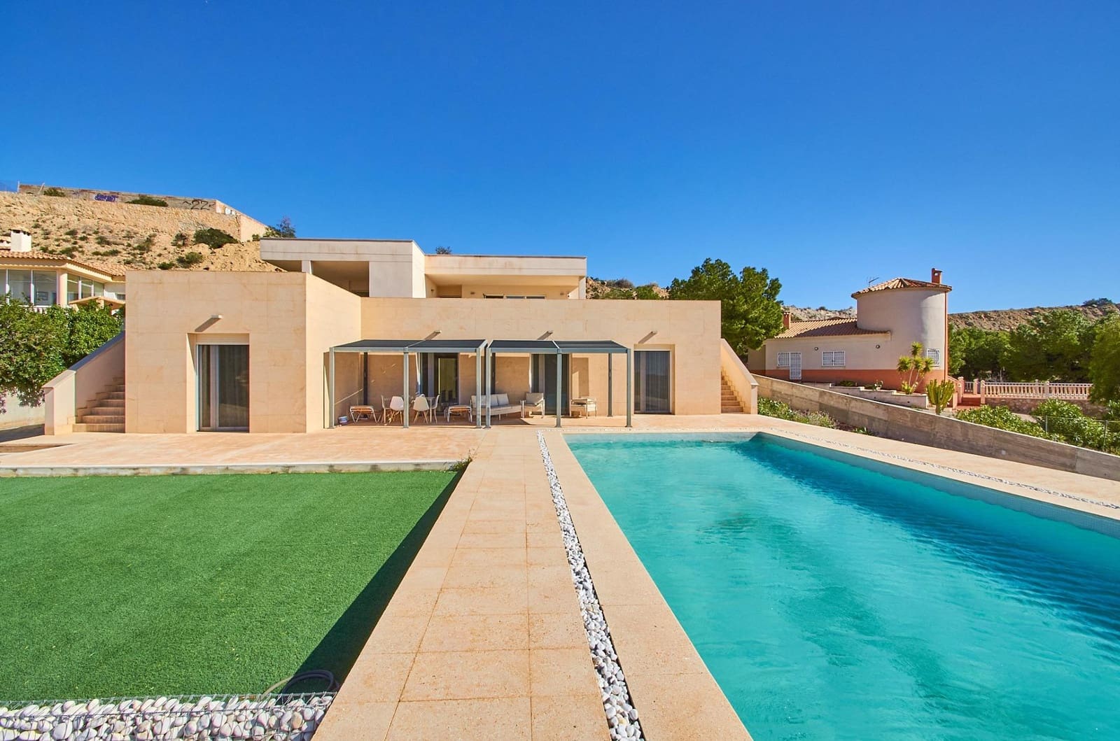 5 sypialnia Willa na sprzedaż w Muchamiel / Mutxamel z basenem garażem - 695 000 € (Ref: 9619479)