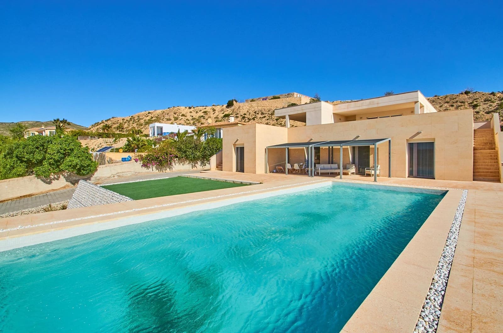 5 sypialnia Willa na sprzedaż w Muchamiel / Mutxamel z basenem garażem - 695 000 € (Ref: 9619479)