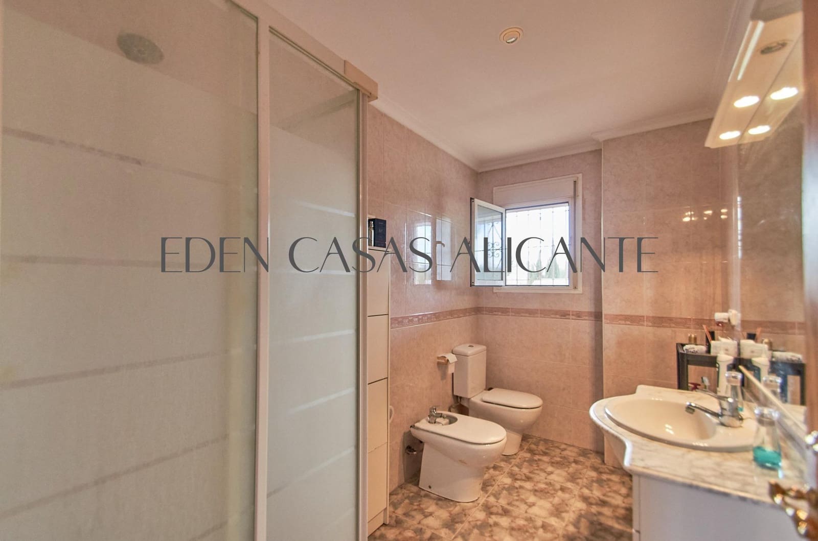 8 bedroom Villa for sale in Muchamiel / Mutxamel with pool - € 570,000 (Ref: 9741858)