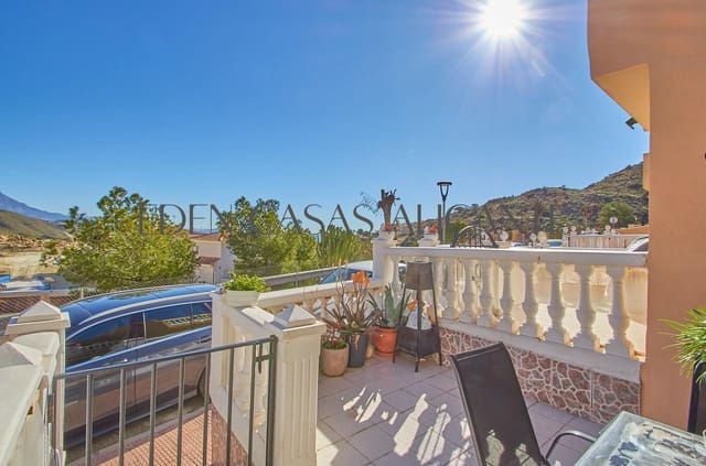 Adosado de 3 habitaciones en El Campello en venta con piscina - 219.000 € (Ref: 9741859)