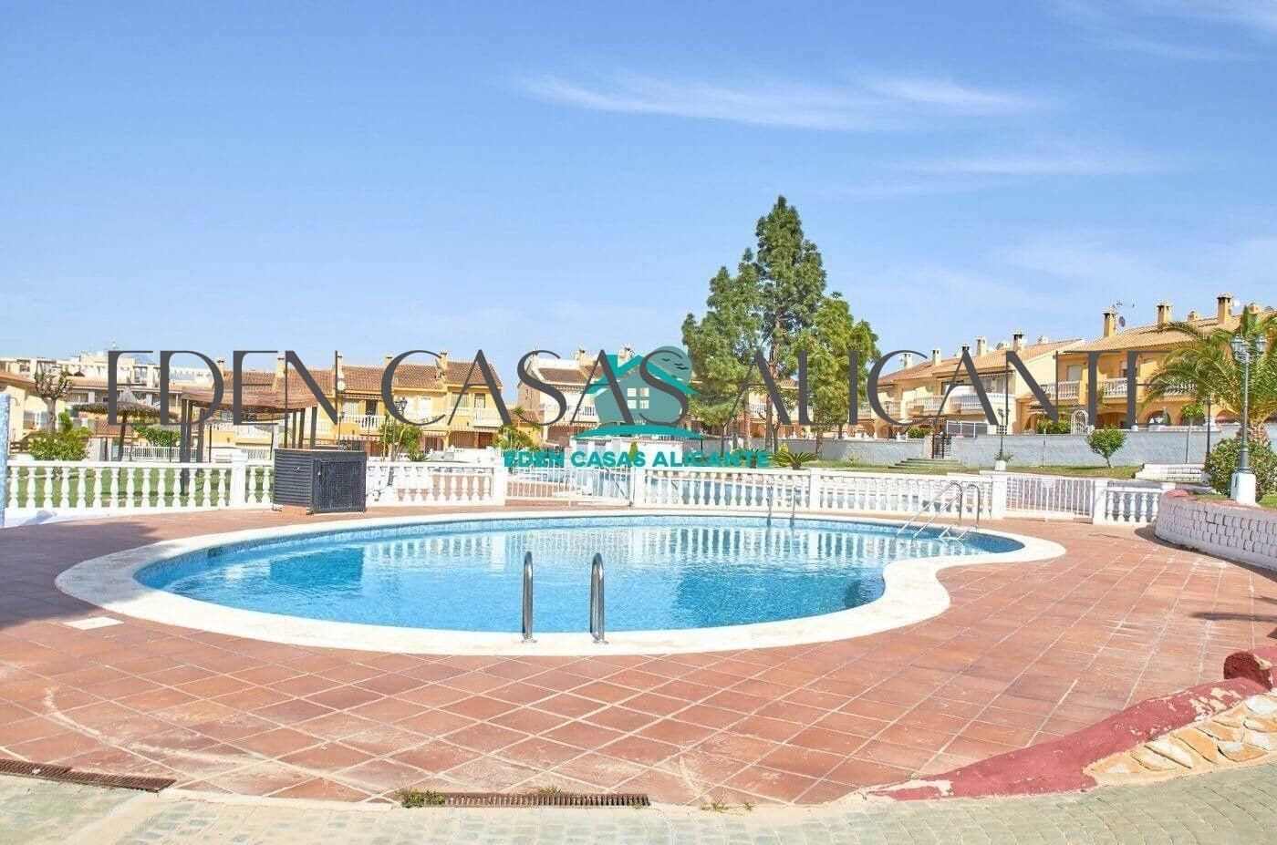 Adosado de 3 habitaciones en El Campello en venta con piscina - 219.000 € (Ref: 9741859)