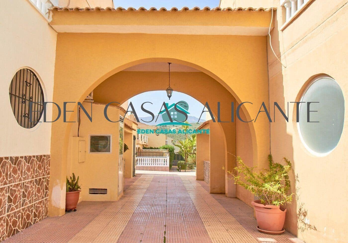 Adosado de 3 habitaciones en El Campello en venta con piscina - 219.000 € (Ref: 9741859)