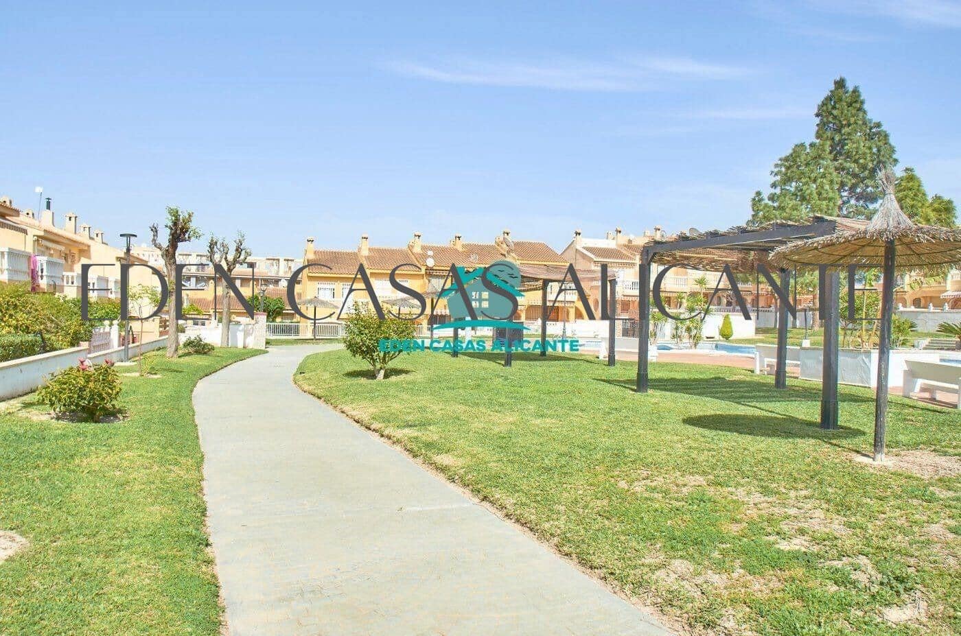 Adosado de 3 habitaciones en El Campello en venta con piscina - 219.000 € (Ref: 9741859)