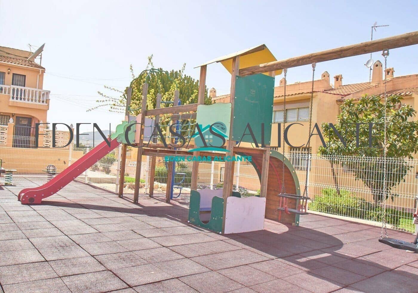 Adosado de 3 habitaciones en El Campello en venta con piscina - 219.000 € (Ref: 9741859)
