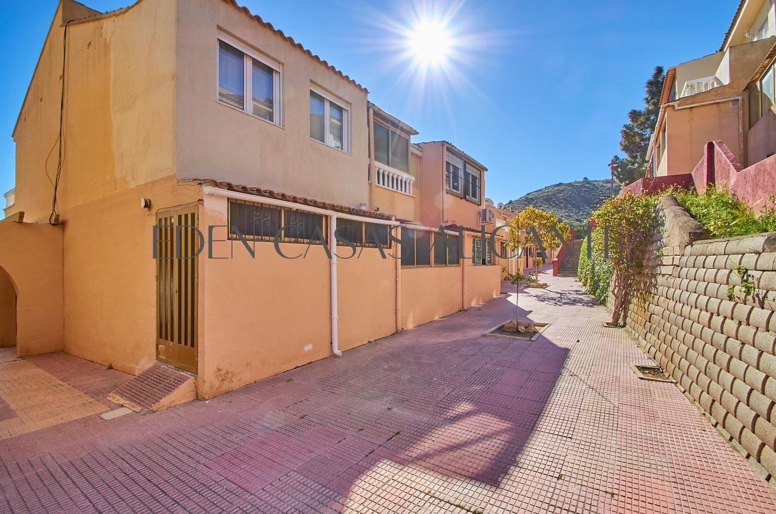 Adosado de 3 habitaciones en El Campello en venta con piscina - 219.000 € (Ref: 9741859)