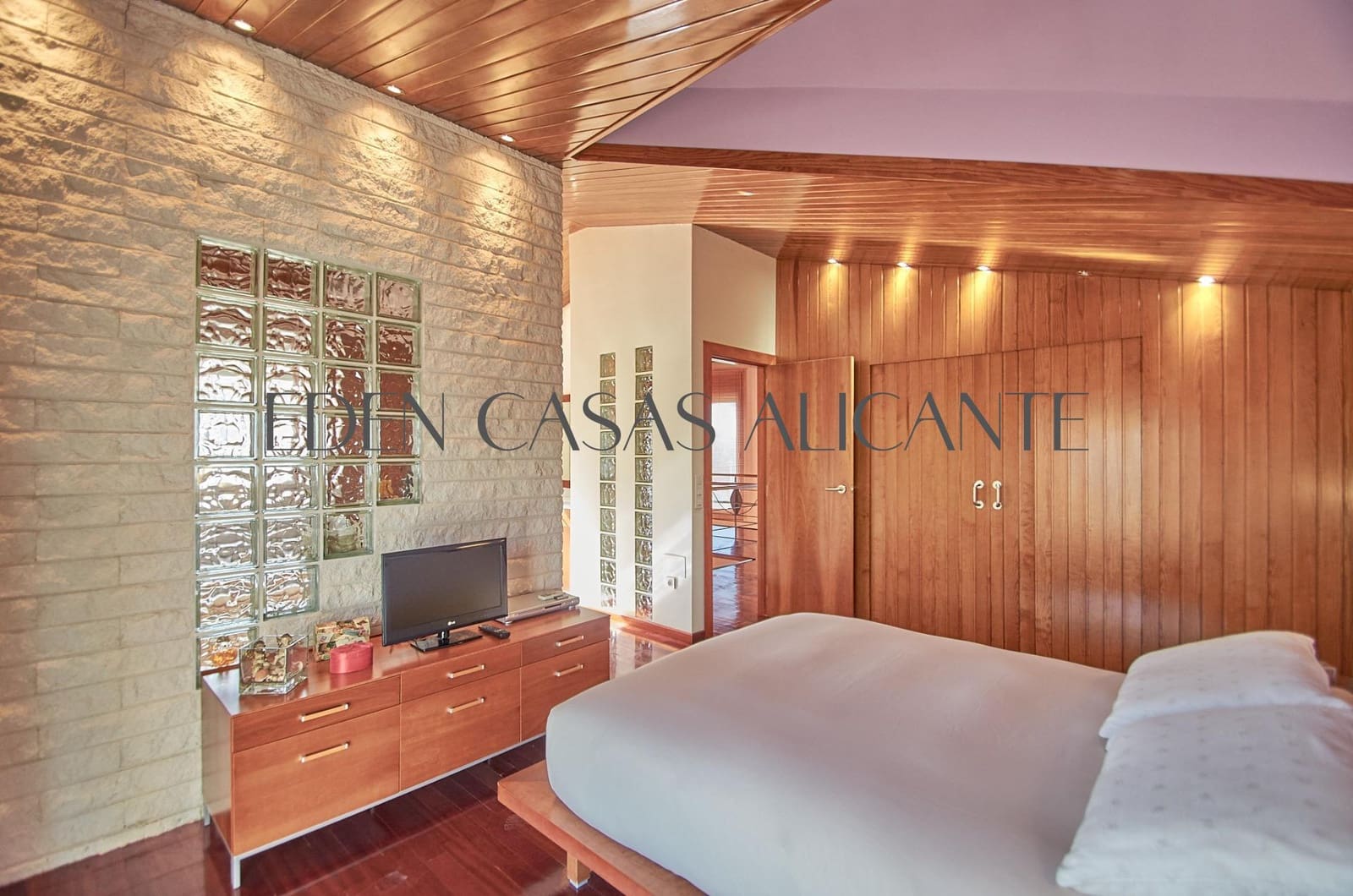 4 slaapkamer Villa te koop in Busot met zwembad garage - € 495.000 (Ref: 9752188)