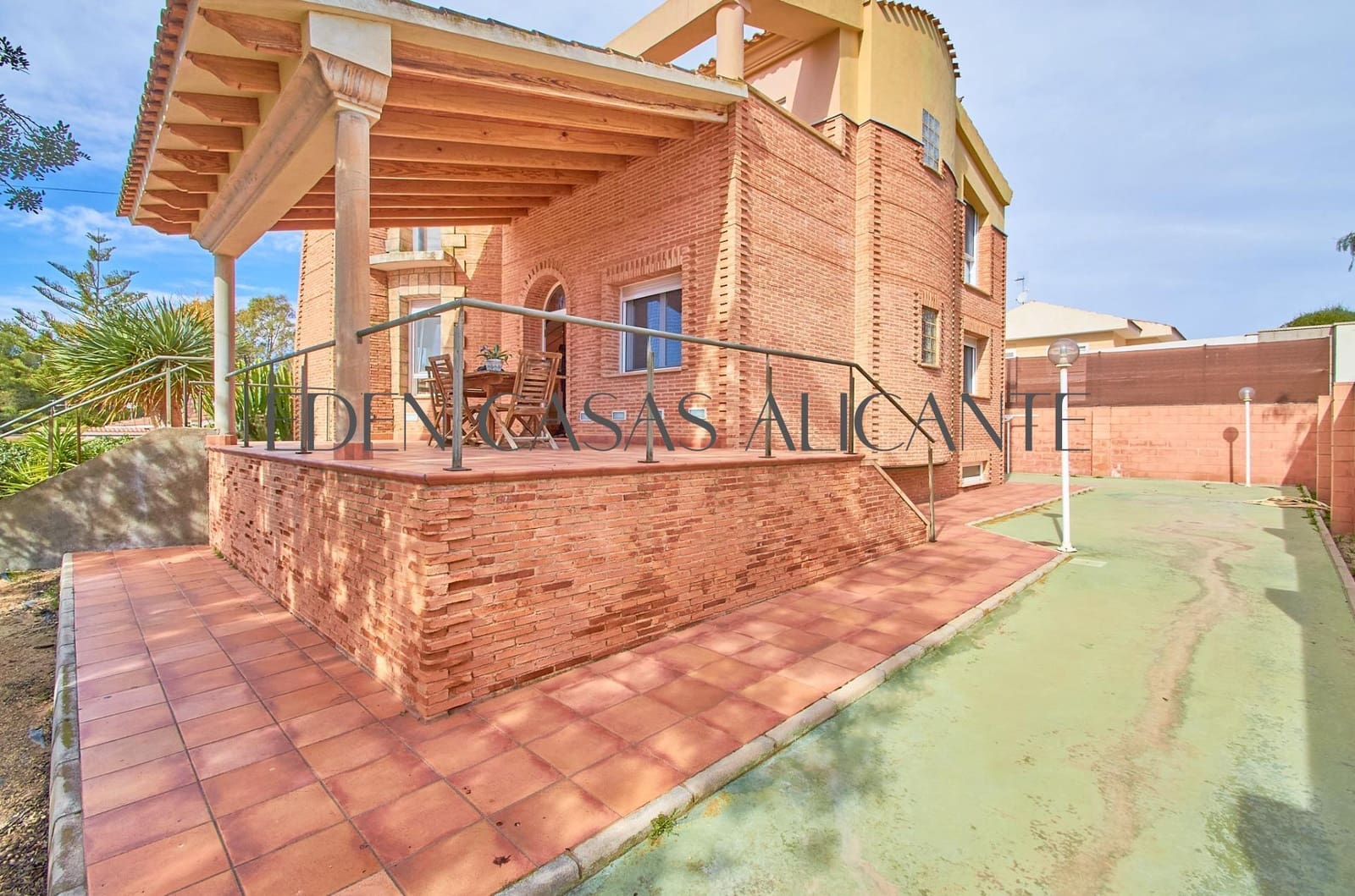 4 slaapkamer Villa te koop in Busot met zwembad garage - € 495.000 (Ref: 9752188)