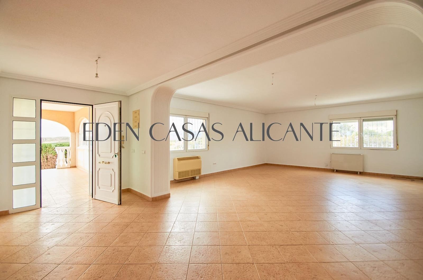 Chalet de 4 habitaciones en Busot en venta con piscina - 495.000 € (Ref: 9780729)