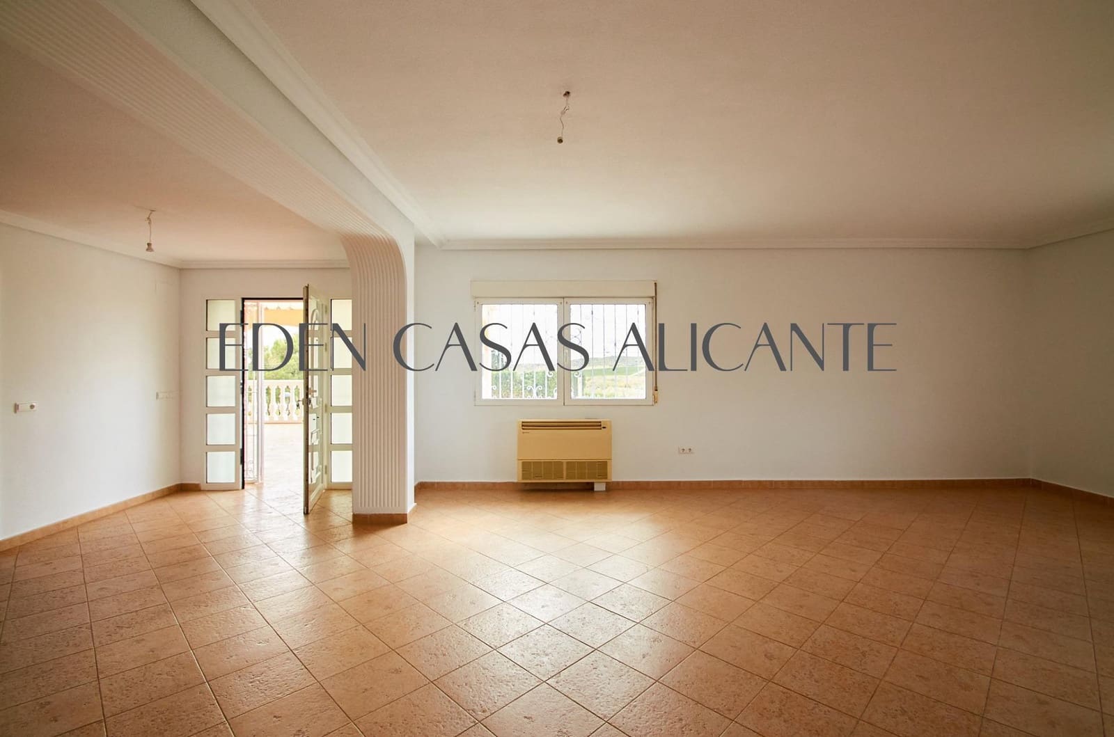 Chalet de 4 habitaciones en Busot en venta con piscina - 495.000 € (Ref: 9780729)