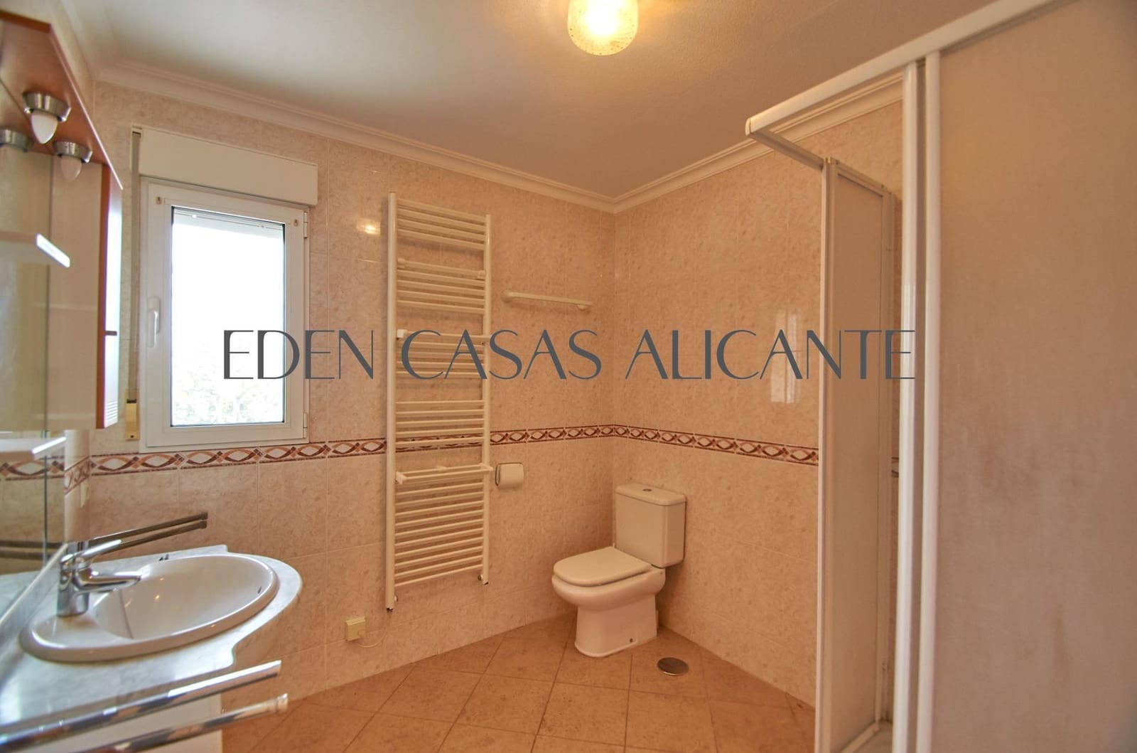 Chalet de 4 habitaciones en Busot en venta con piscina - 495.000 € (Ref: 9780729)