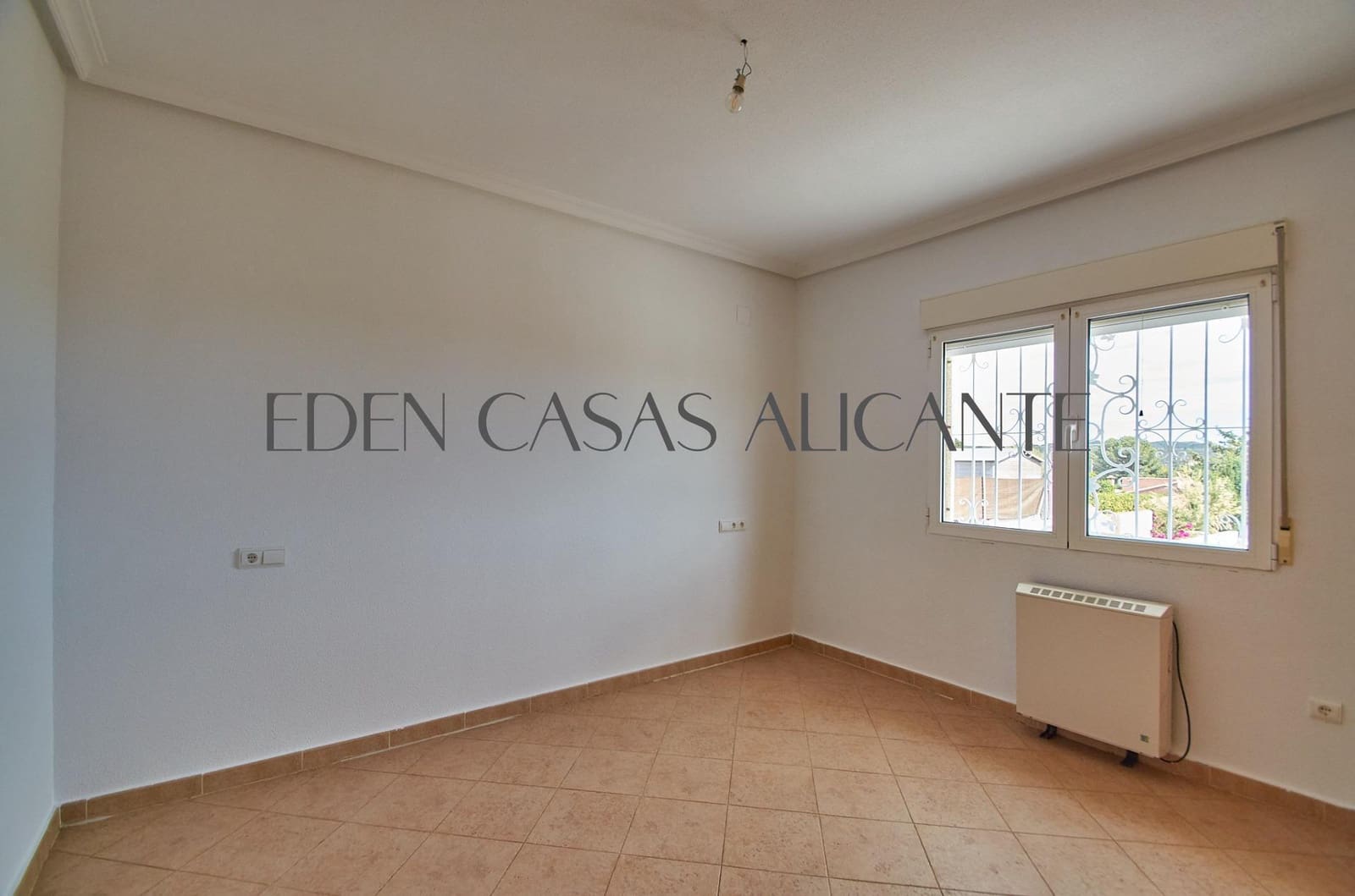 Chalet de 4 habitaciones en Busot en venta con piscina - 495.000 € (Ref: 9780729)