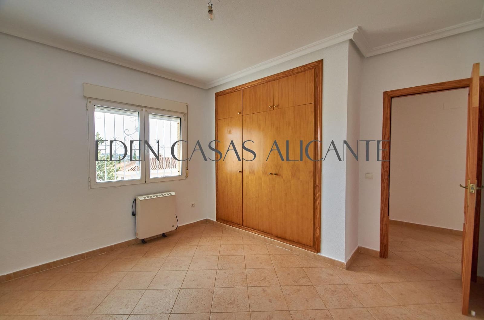 Chalet de 4 habitaciones en Busot en venta con piscina - 495.000 € (Ref: 9780729)