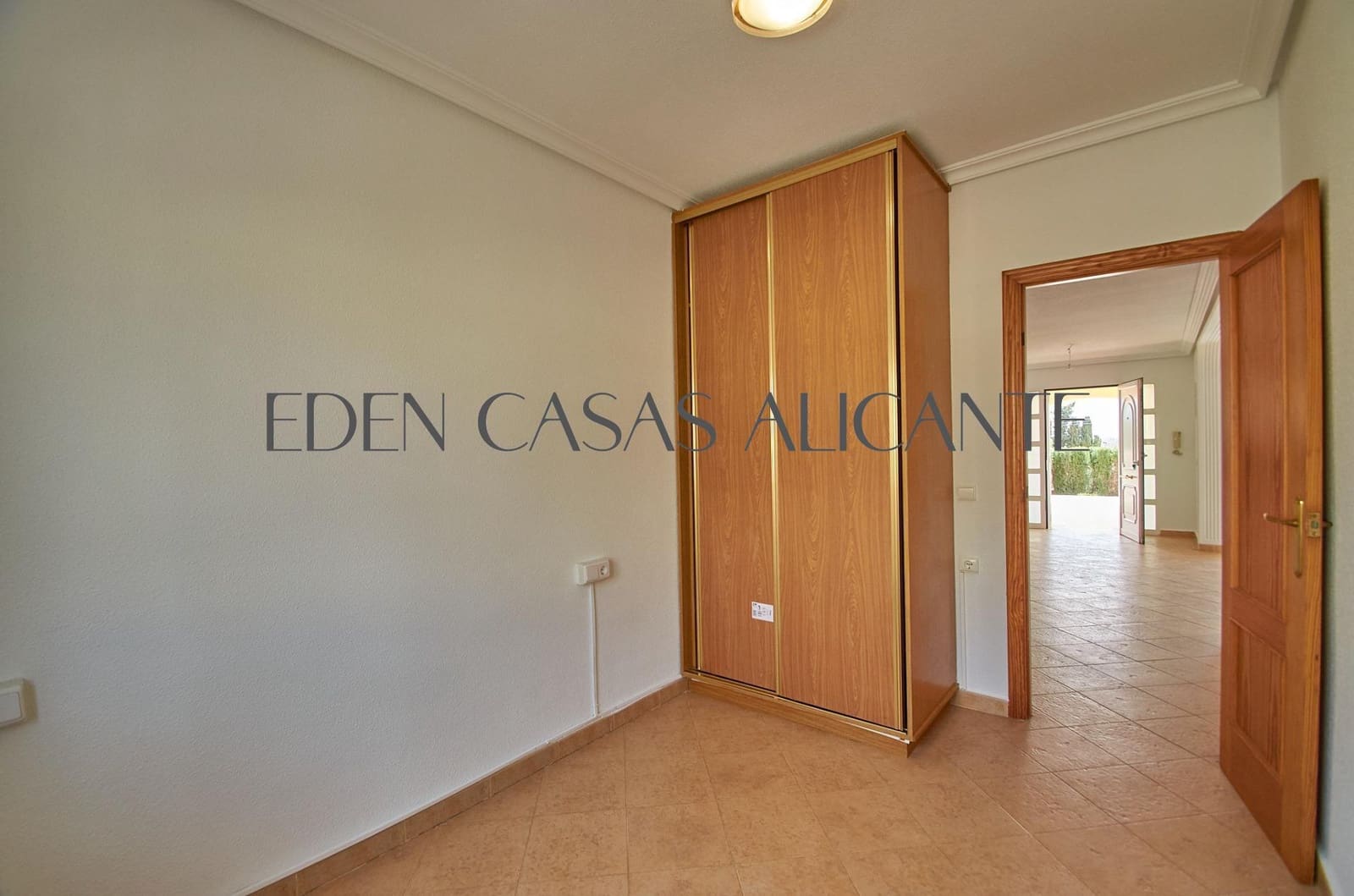 Chalet de 4 habitaciones en Busot en venta con piscina - 495.000 € (Ref: 9780729)