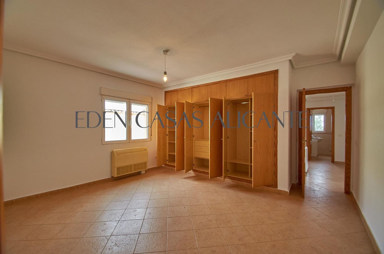 Chalet de 4 habitaciones en Busot en venta con piscina - 495.000 € (Ref: 9780729)