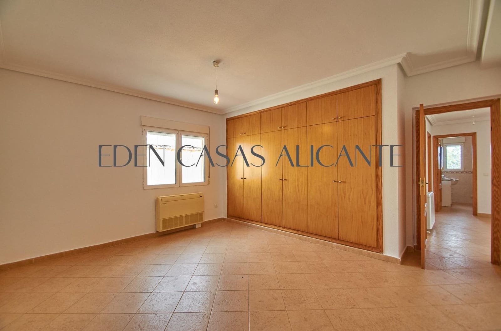 Chalet de 4 habitaciones en Busot en venta con piscina - 495.000 € (Ref: 9780729)