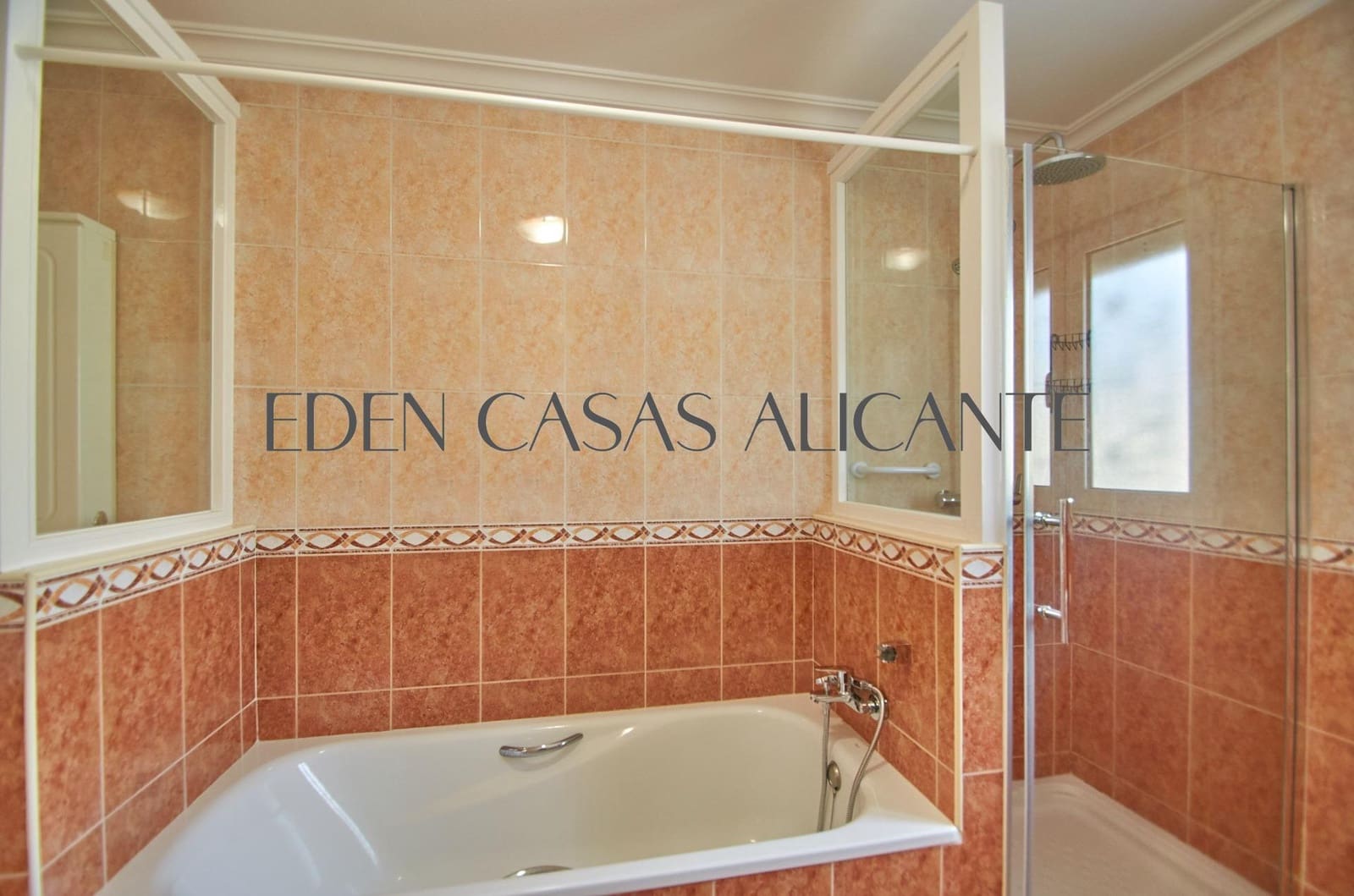 Chalet de 4 habitaciones en Busot en venta con piscina - 495.000 € (Ref: 9780729)