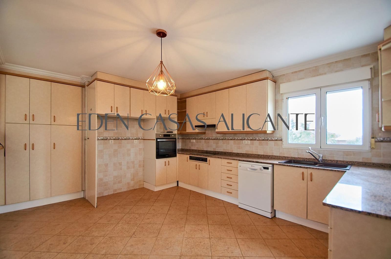 Chalet de 4 habitaciones en Busot en venta con piscina - 495.000 € (Ref: 9780729)