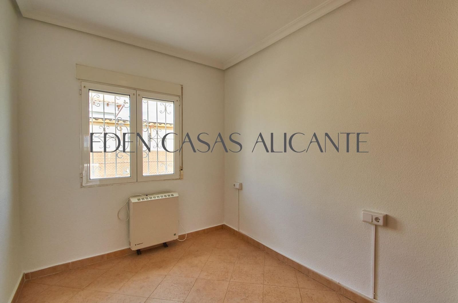 Chalet de 4 habitaciones en Busot en venta con piscina - 495.000 € (Ref: 9780729)