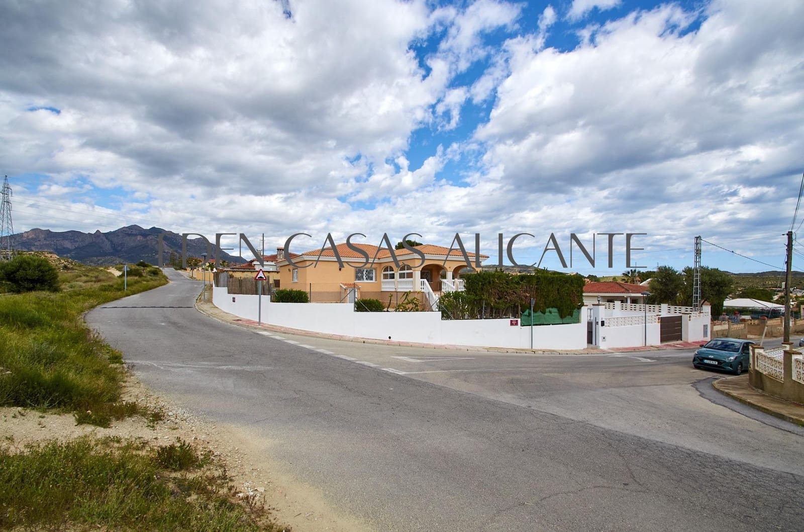 Chalet de 4 habitaciones en Busot en venta con piscina - 495.000 € (Ref: 9780729)