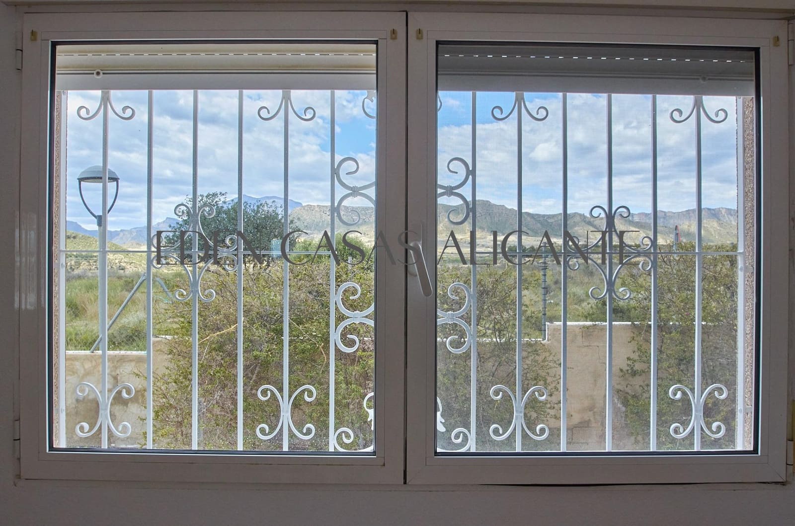 Chalet de 4 habitaciones en Busot en venta con piscina - 495.000 € (Ref: 9780729)