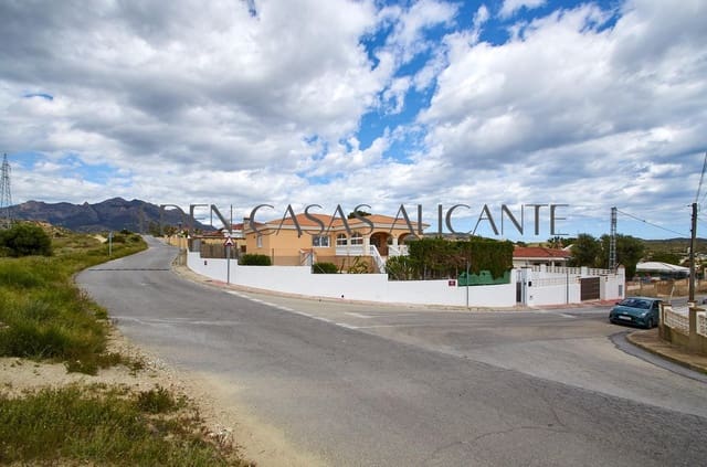 Chalet de 4 habitaciones en Busot en venta con piscina - 495.000 € (Ref: 9780729)