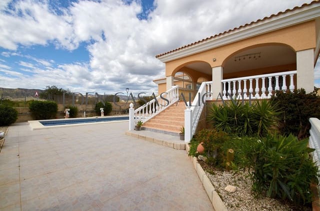 Chalet de 4 habitaciones en Busot en venta con piscina - 495.000 € (Ref: 9780729)