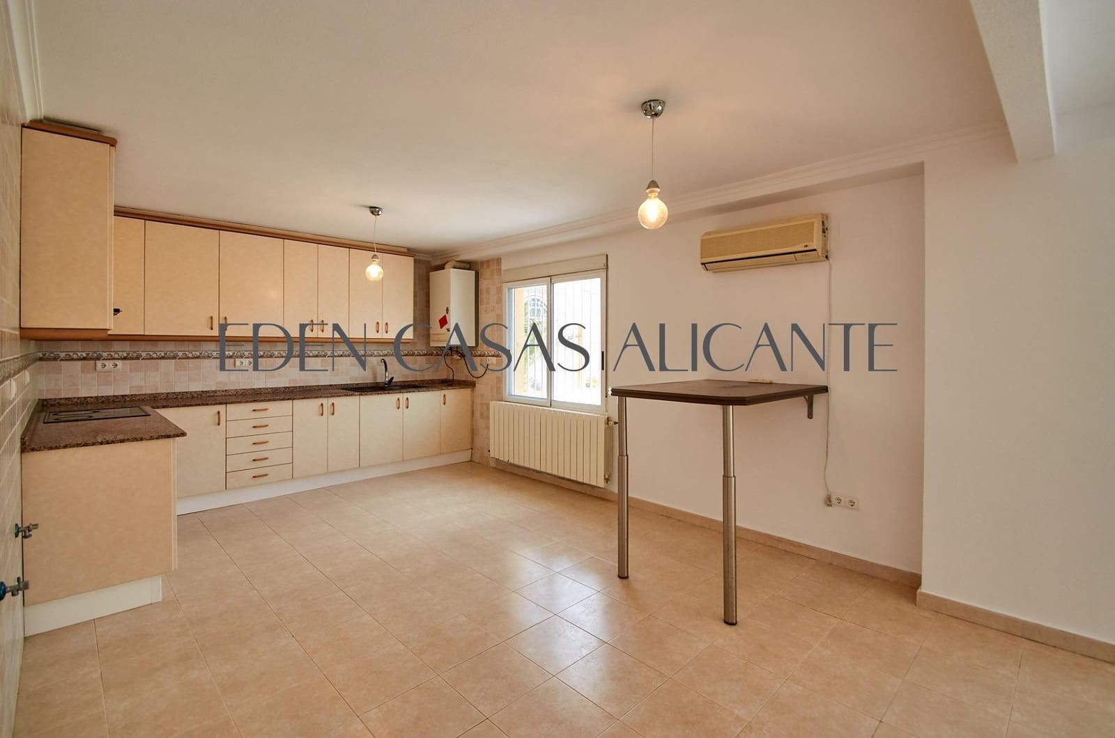 Chalet de 4 habitaciones en Busot en venta con piscina - 495.000 € (Ref: 9780729)
