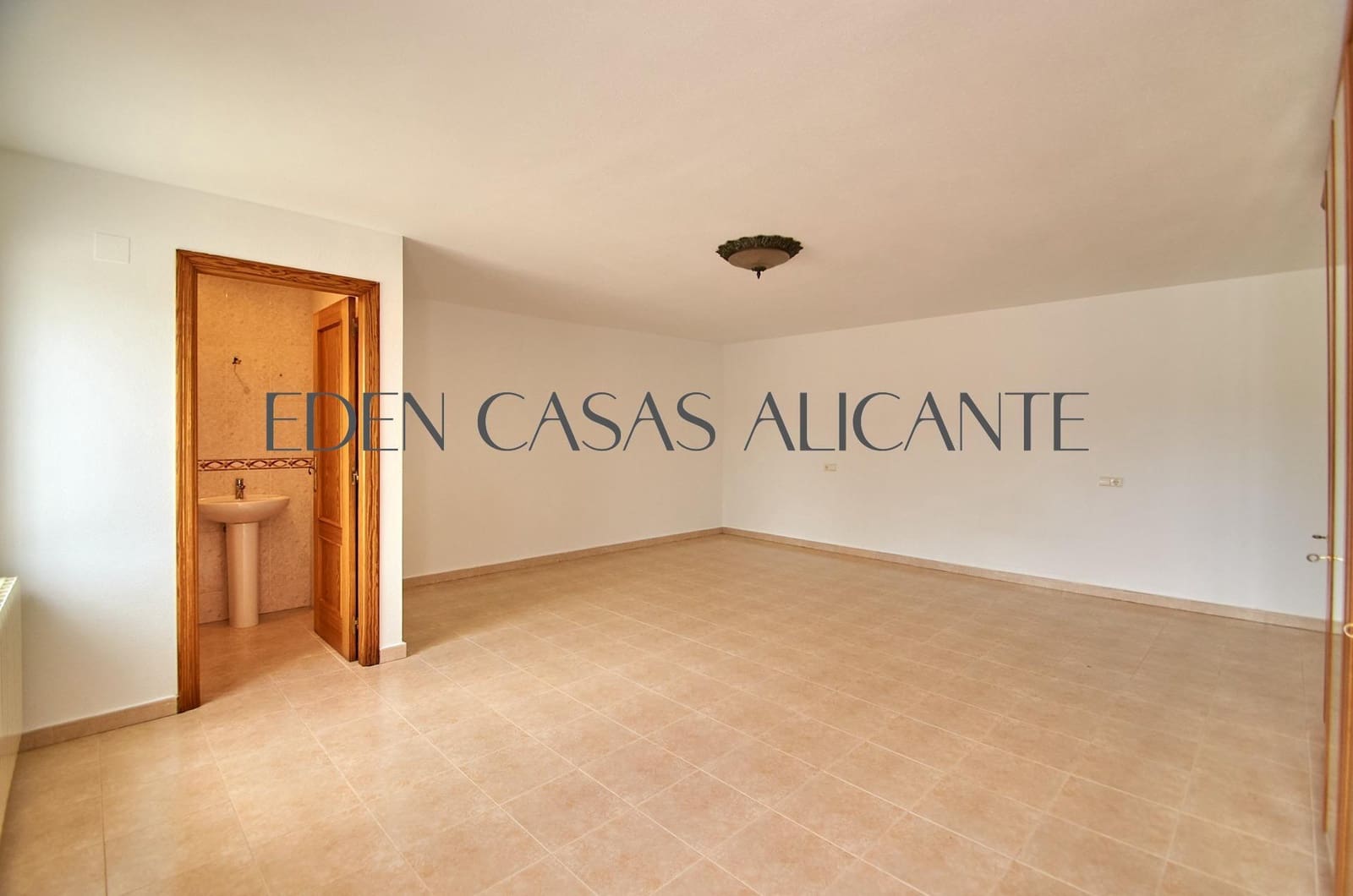 Chalet de 4 habitaciones en Busot en venta con piscina - 495.000 € (Ref: 9780729)