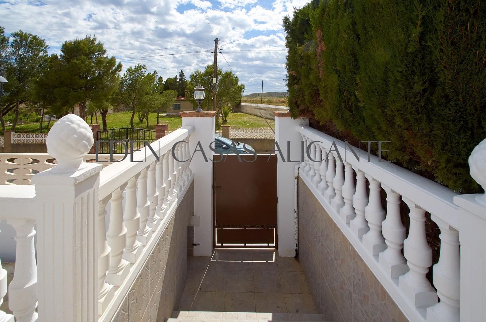 Chalet de 4 habitaciones en Busot en venta con piscina - 495.000 € (Ref: 9780729)