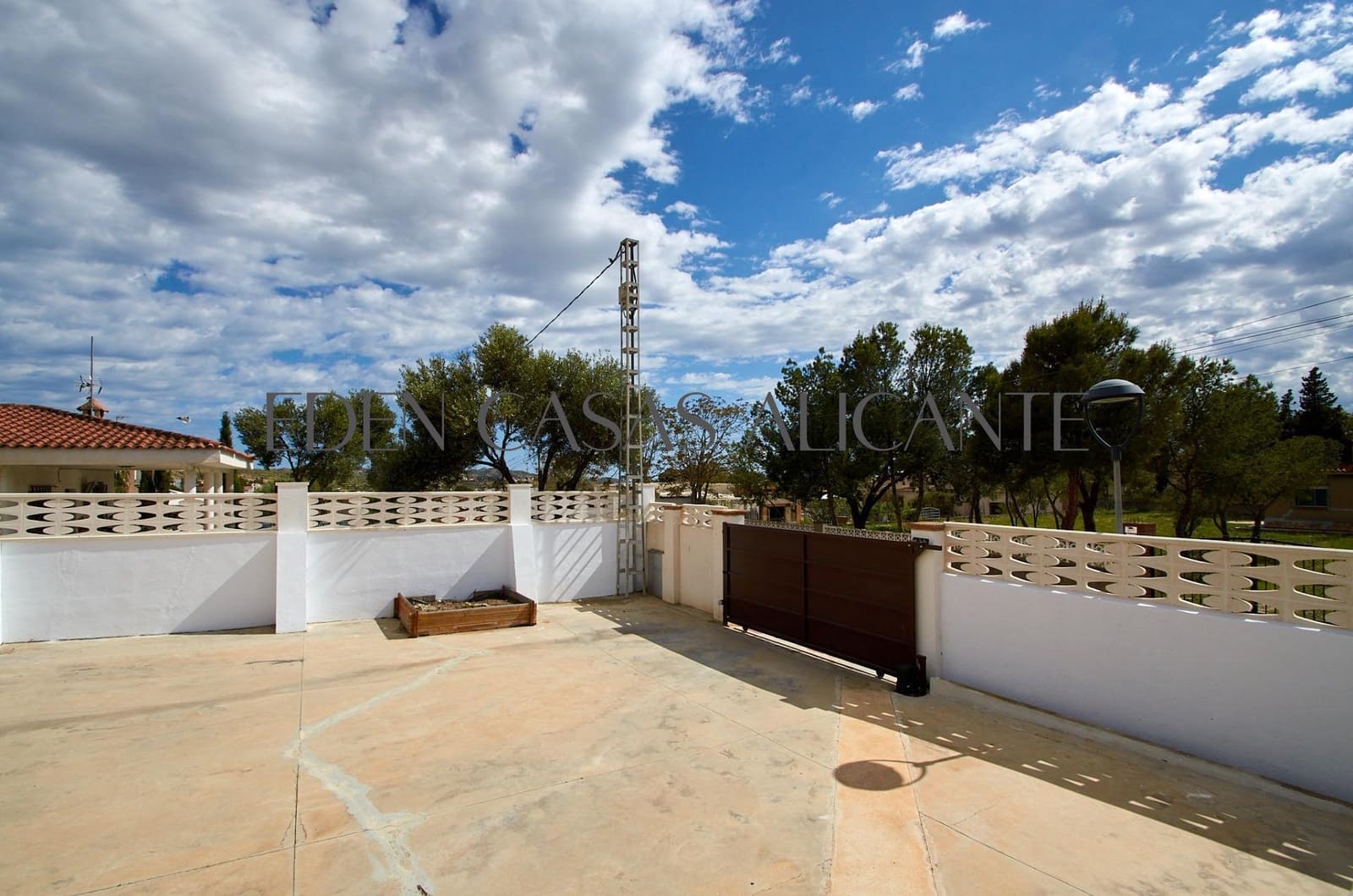 Chalet de 4 habitaciones en Busot en venta con piscina - 495.000 € (Ref: 9780729)