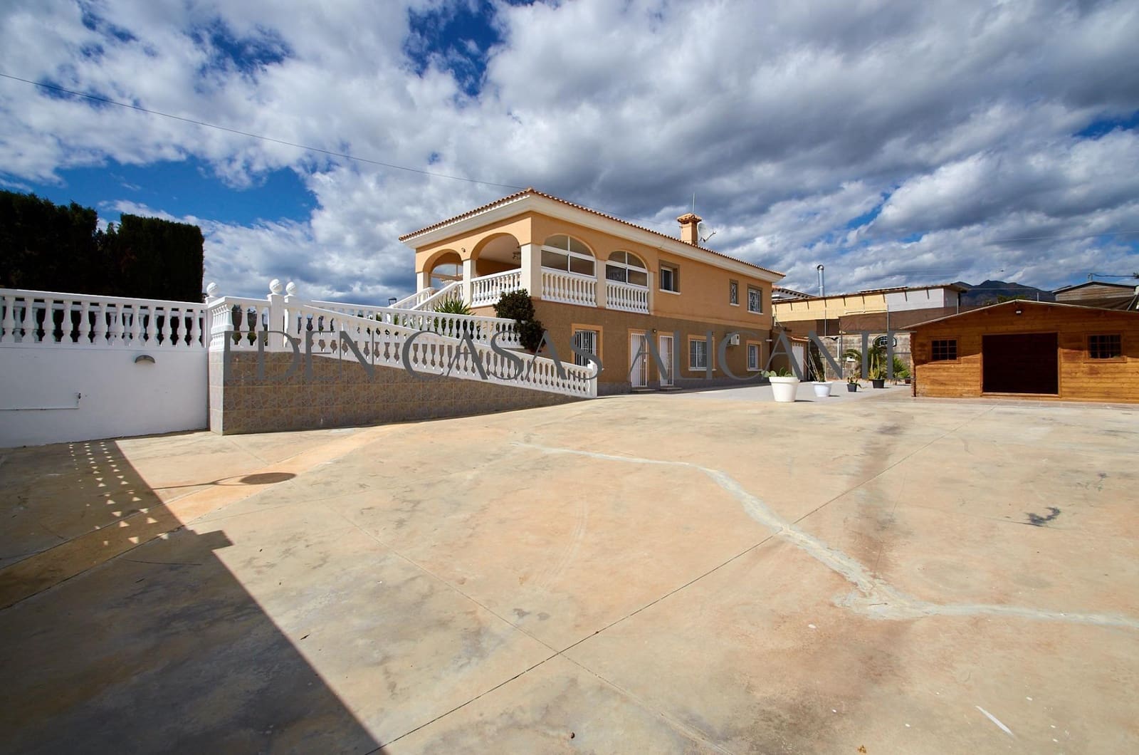 Chalet de 4 habitaciones en Busot en venta con piscina - 495.000 € (Ref: 9780729)