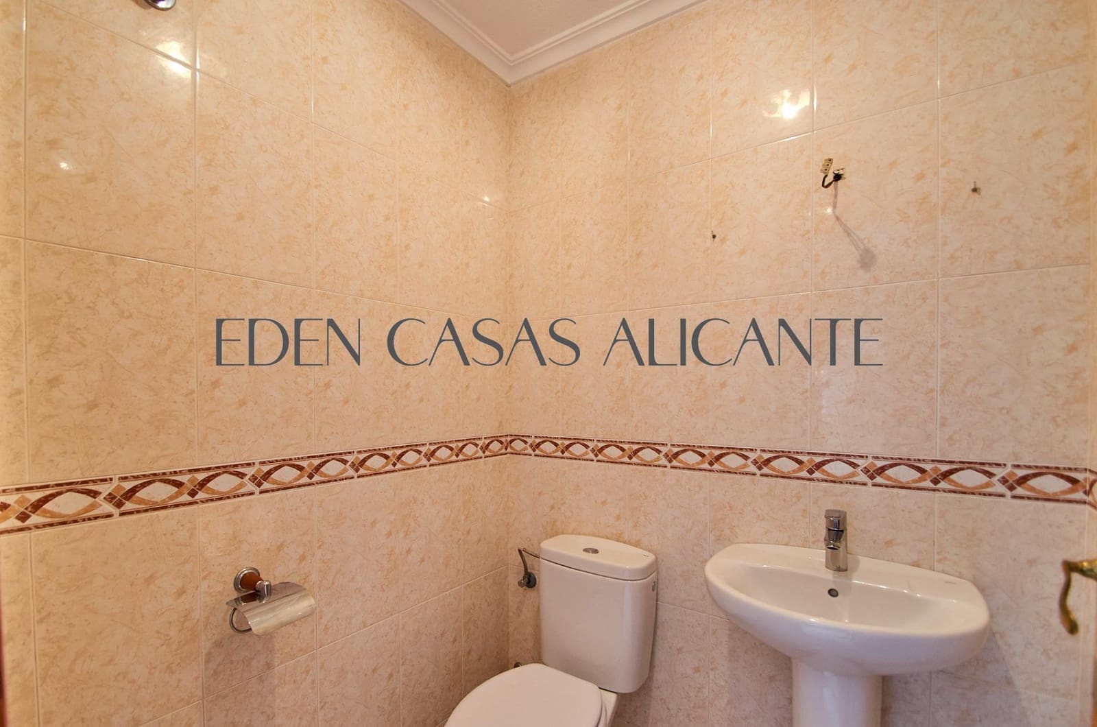 Chalet de 4 habitaciones en Busot en venta con piscina - 495.000 € (Ref: 9780729)