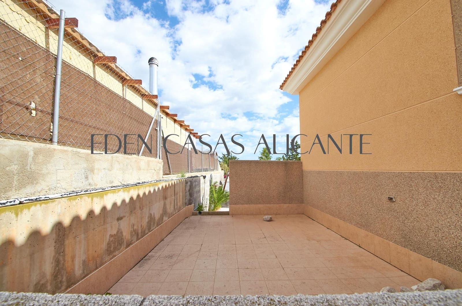 Chalet de 4 habitaciones en Busot en venta con piscina - 495.000 € (Ref: 9780729)