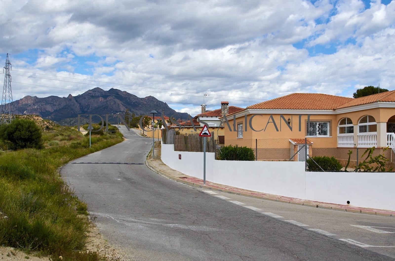 Chalet de 4 habitaciones en Busot en venta con piscina - 495.000 € (Ref: 9780729)