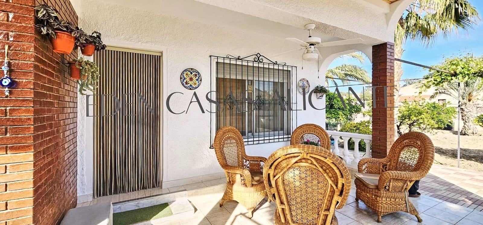 3 bedroom Villa for sale in Busot with pool - € 369,900 (Ref: 9820364)