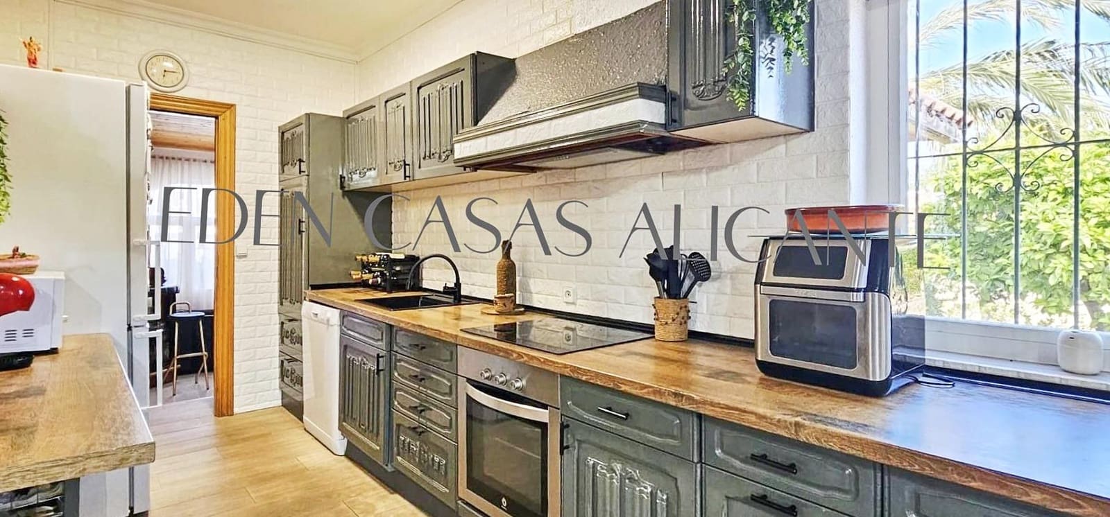 3 bedroom Villa for sale in Busot with pool - € 369,900 (Ref: 9820364)