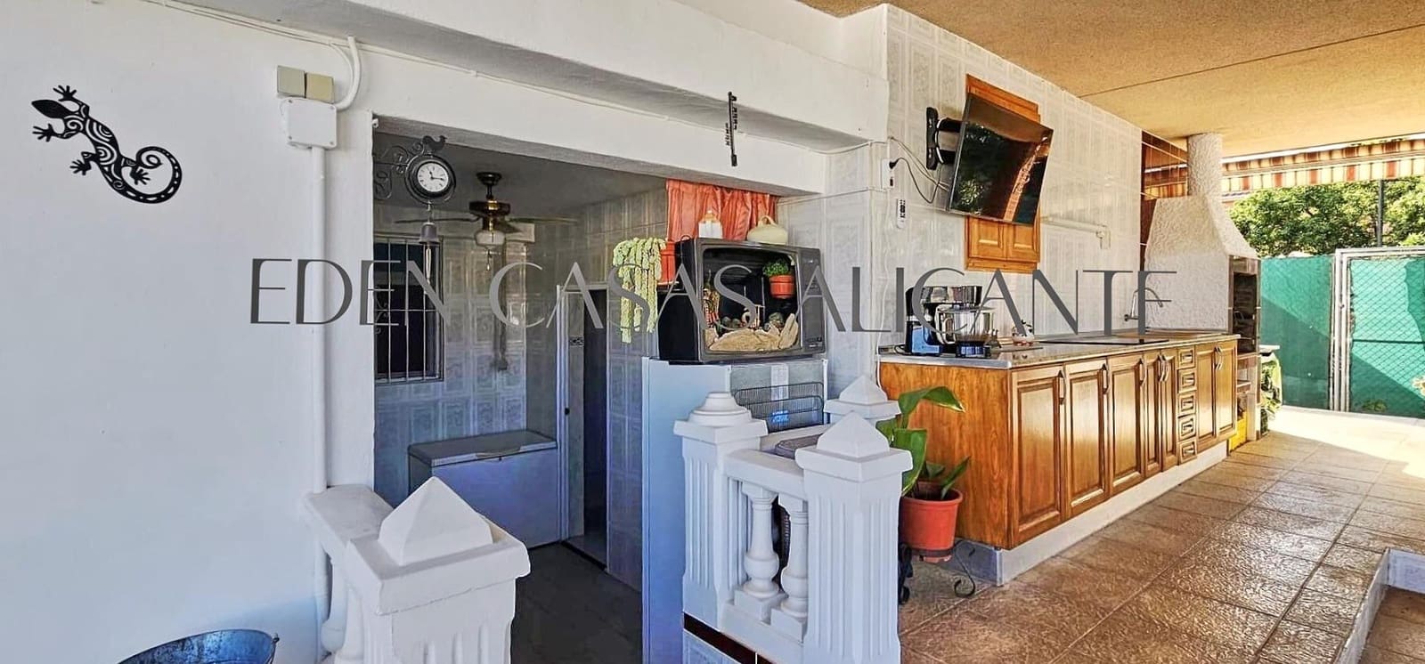3 bedroom Villa for sale in Busot with pool - € 369,900 (Ref: 9820364)