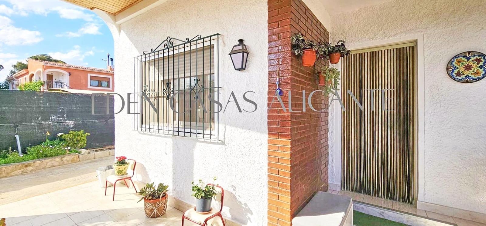 3 bedroom Villa for sale in Busot with pool - € 369,900 (Ref: 9820364)