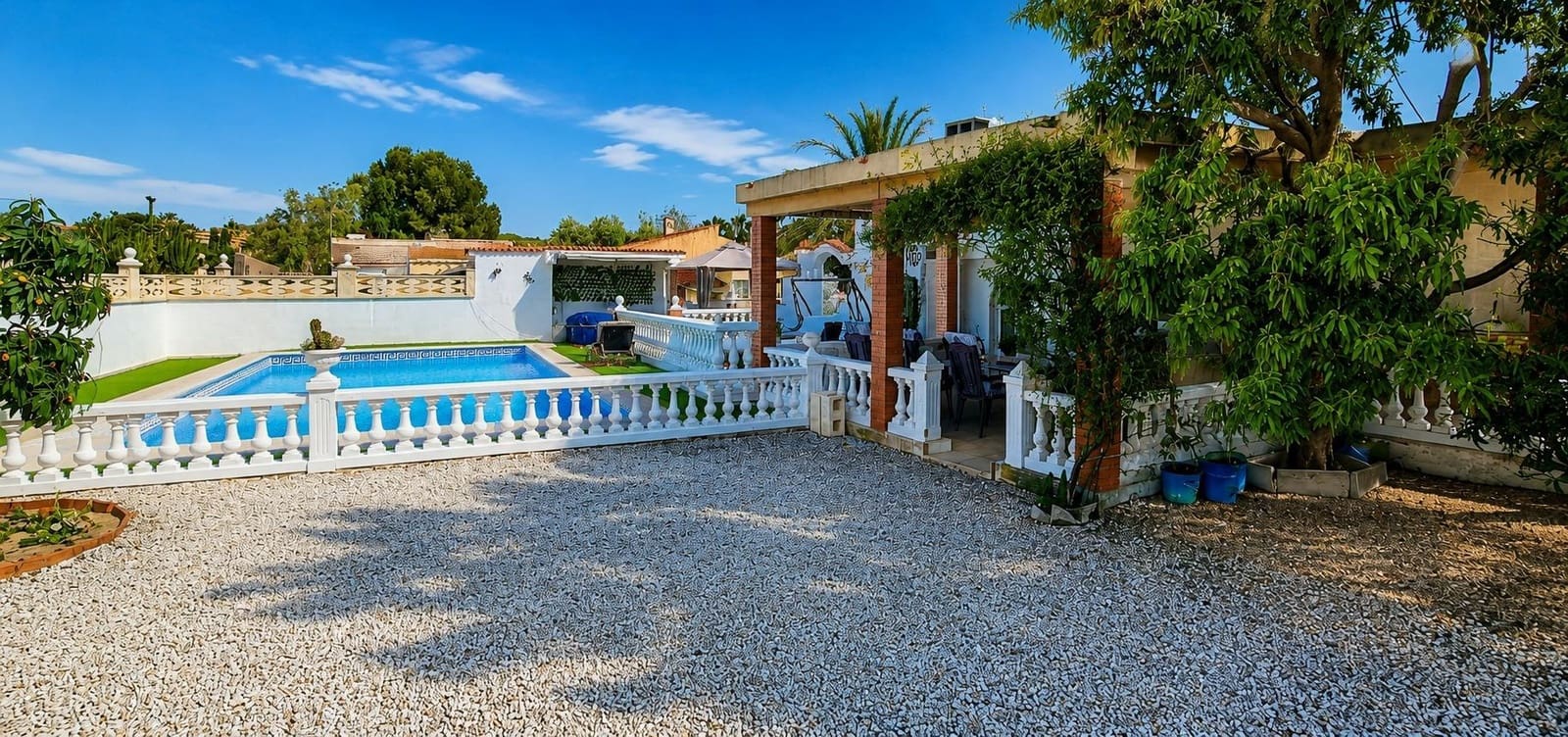 3 bedroom Villa for sale in Busot with pool - € 369,900 (Ref: 9820364)