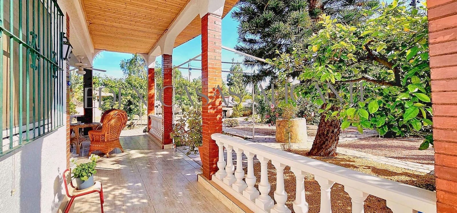 3 bedroom Villa for sale in Busot with pool - € 369,900 (Ref: 9820364)