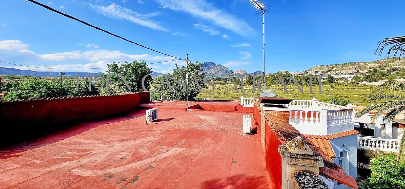 3 bedroom Villa for sale in Busot with pool - € 369,900 (Ref: 9820364)