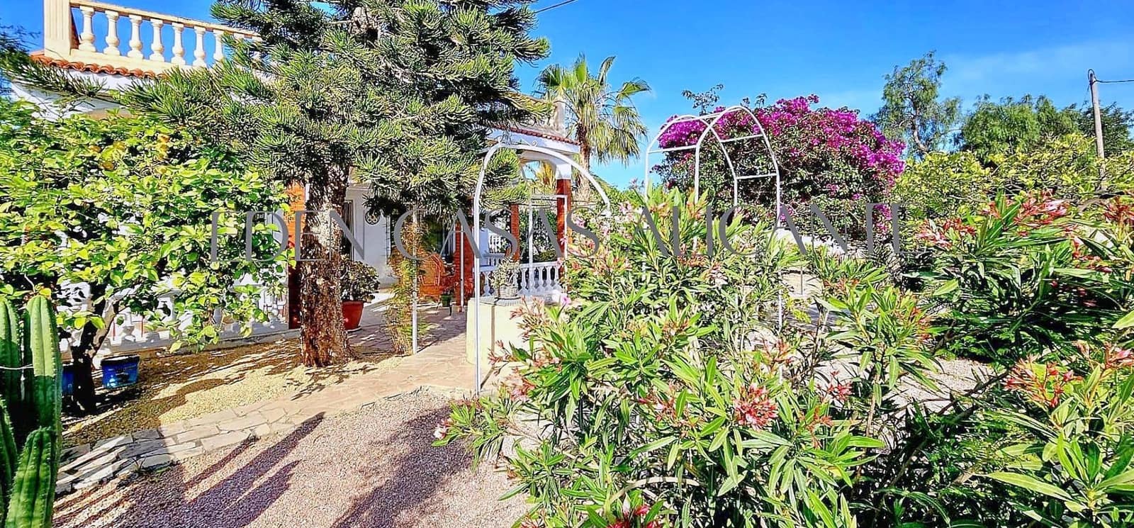 3 bedroom Villa for sale in Busot with pool - € 369,900 (Ref: 9820364)
