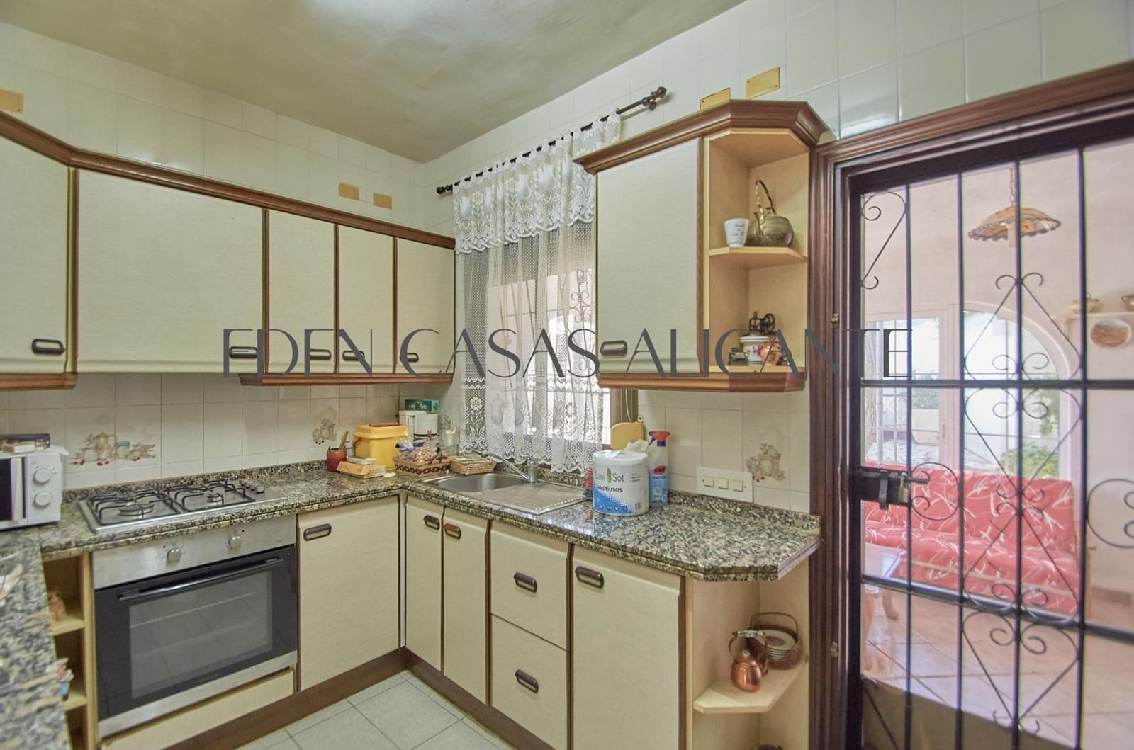 4 bedroom Villa for sale in Busot with pool garage - € 370,000 (Ref: 9836515)