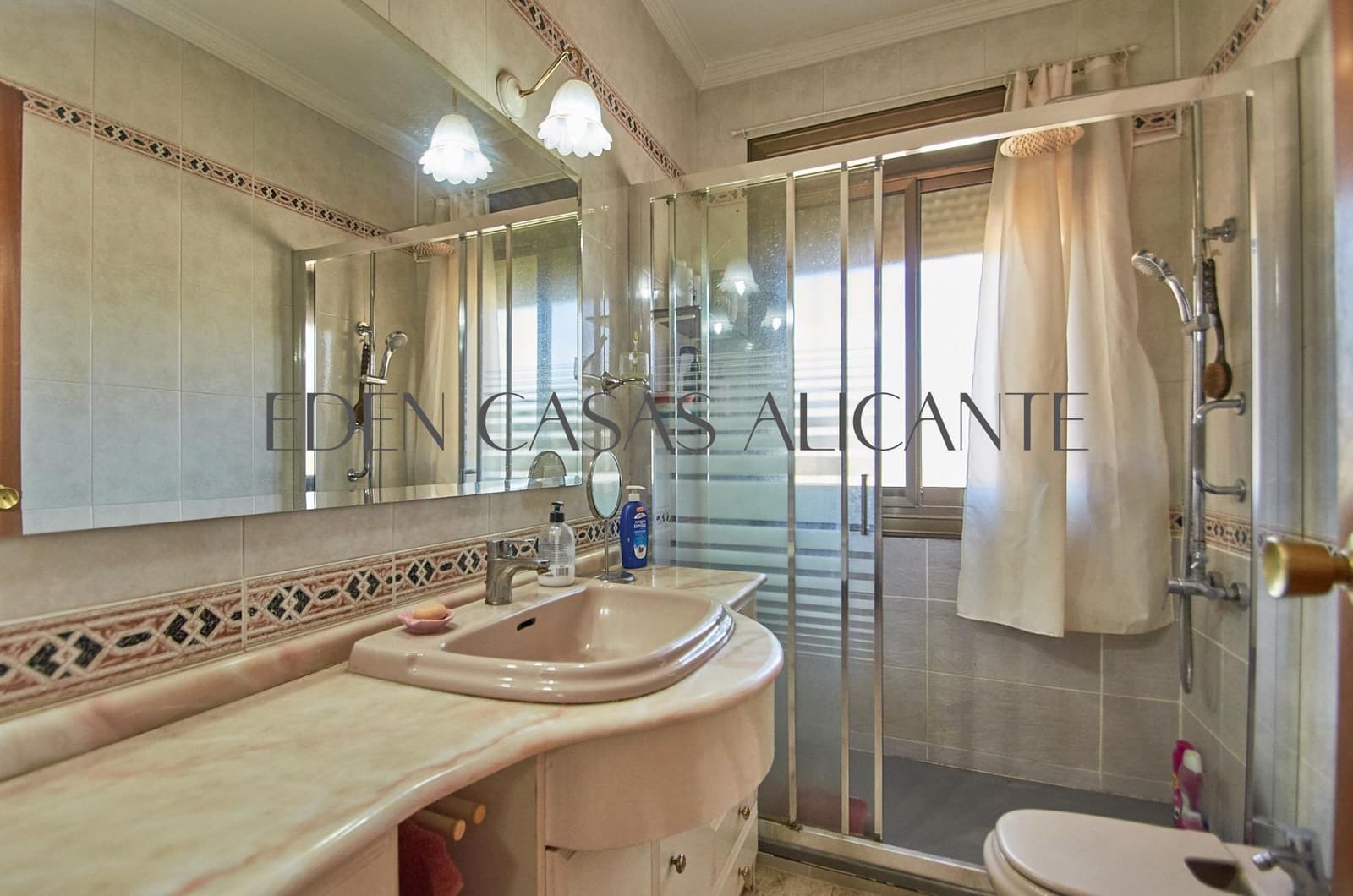 4 bedroom Villa for sale in Busot with pool garage - € 370,000 (Ref: 9836515)