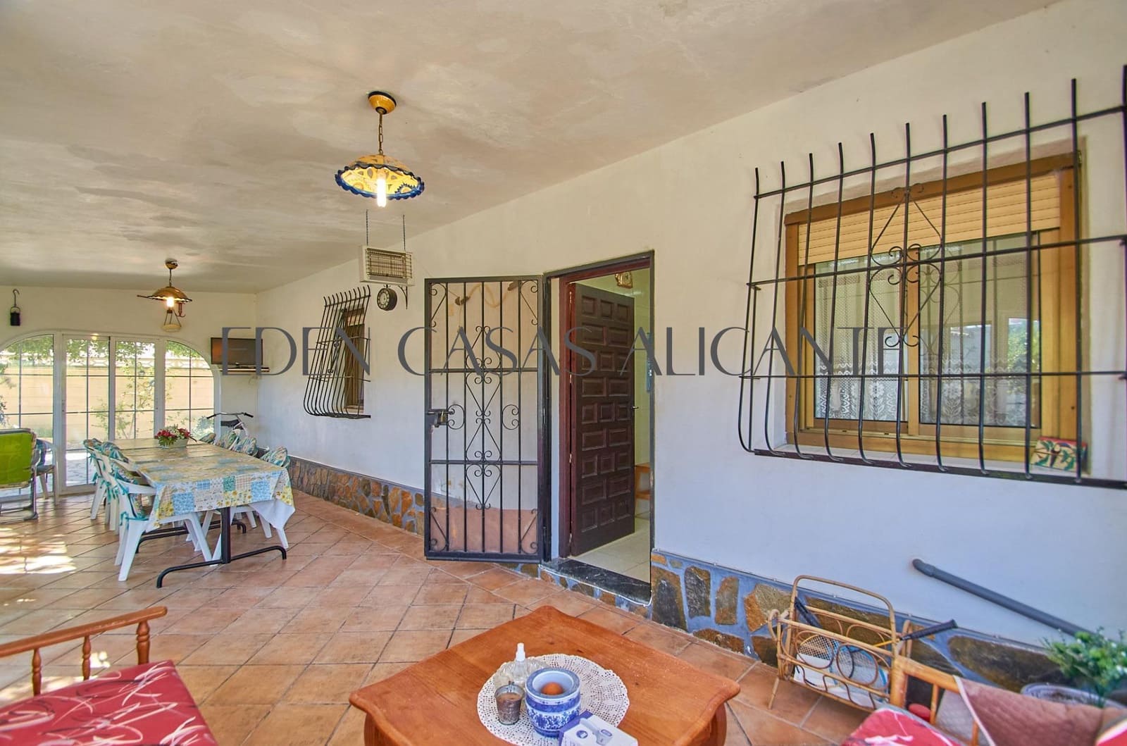 4 bedroom Villa for sale in Busot with pool garage - € 370,000 (Ref: 9836515)