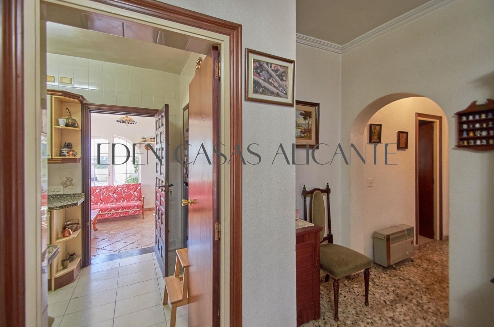 4 bedroom Villa for sale in Busot with pool garage - € 370,000 (Ref: 9836515)